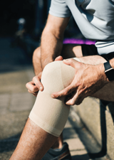 osteoarthritis, man holding knee